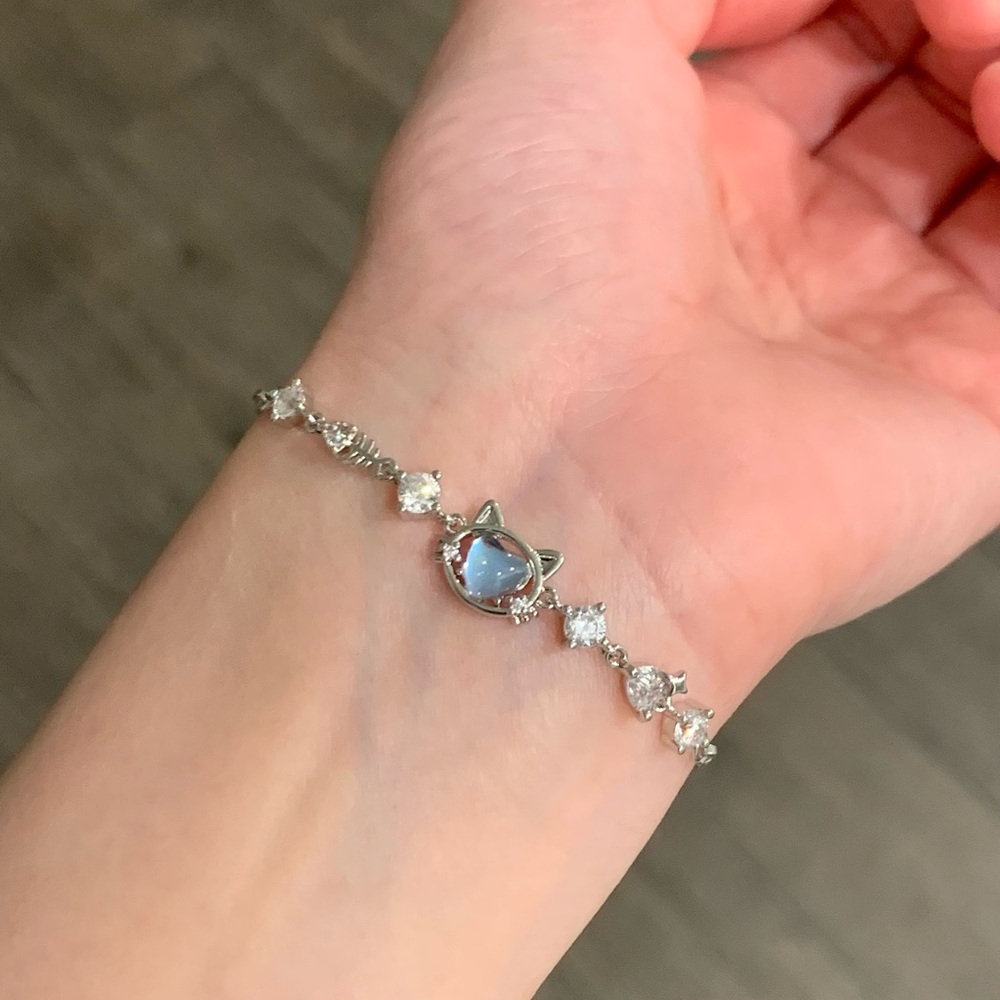🌙 Cute Silver Bracelet with Blue Cat-Ear Charm 🐾